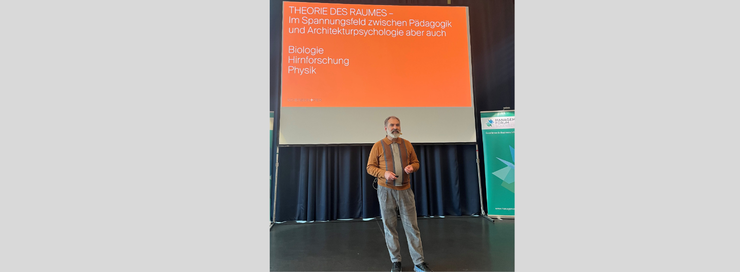 CLEAR-Projektmitglied René Pier bei der Präsentation auf der Starnberger Fachkonferenz „Bau und Betrieb von Bildungseinrichtungen“
